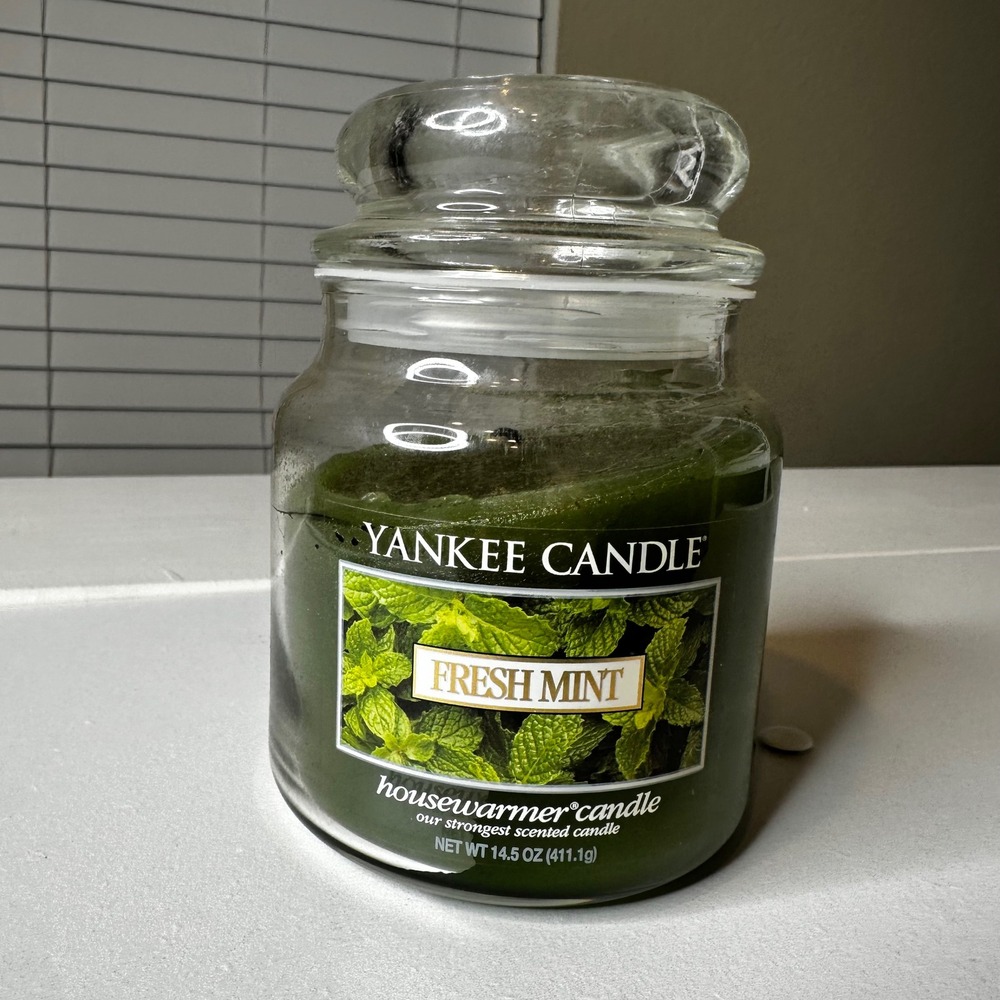 Yankee Candle Fresh Mint Housewarmer Scented Jar Candle 14.5 oz Green Wax